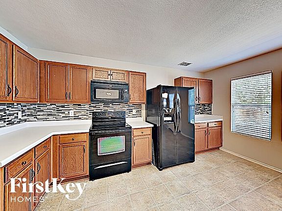 3rd image of 716 Wrigley Dr