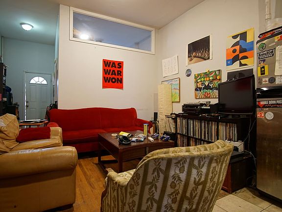 4th image of 132 Melrose St #1