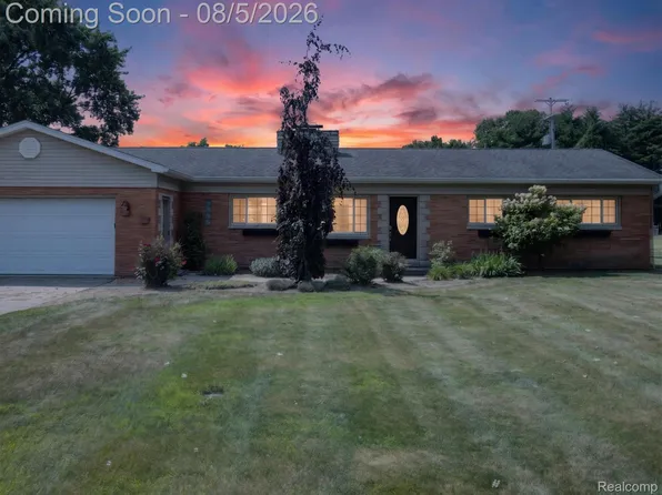 137 Sunview Dr, Saint Charles, MI 48655