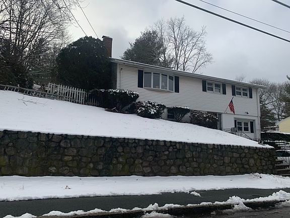 3rd image of 610 Lynnfield St