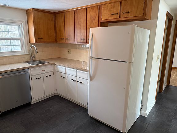 3rd image of 151 Leicester St #2A