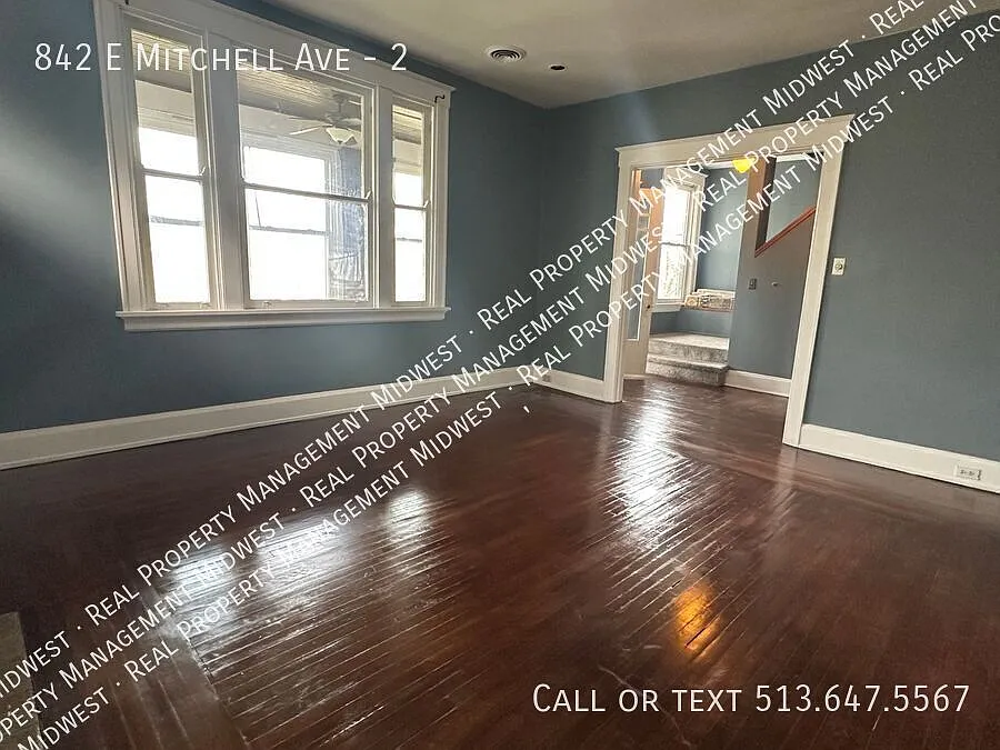 Building Photo - 842 E Mitchell Ave #2