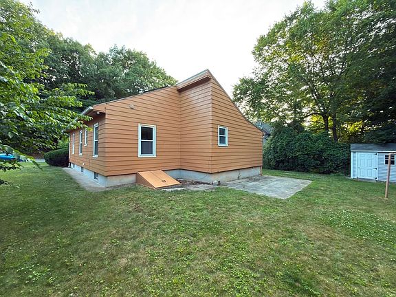 4th image of 31 Colby Ave