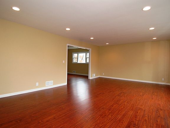 4th image of 12 Korwel Cir
