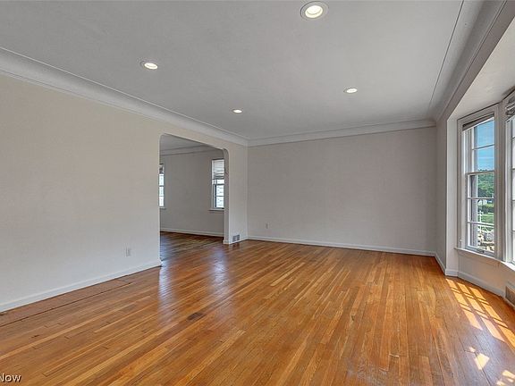 5th image of 4493 Silsby Rd