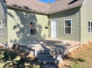 732 S Oak Ave, Aurora, MO 65605