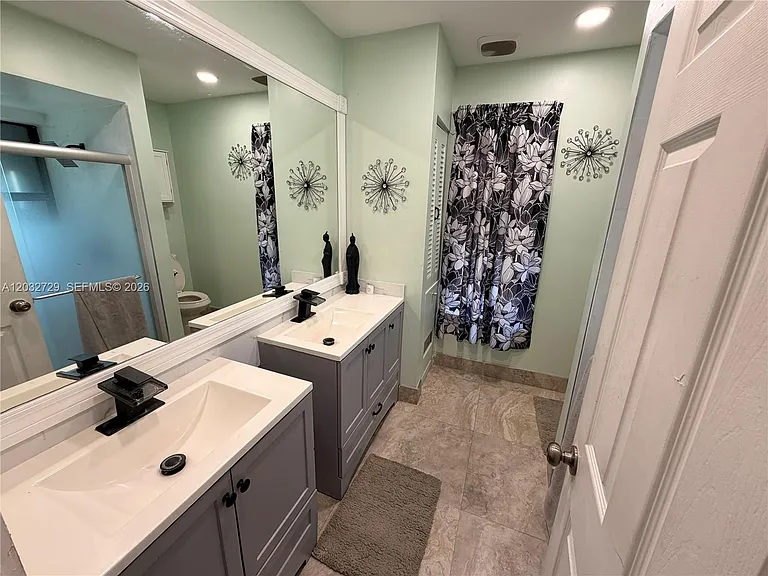20451 NE 10th Pl — Photo 27