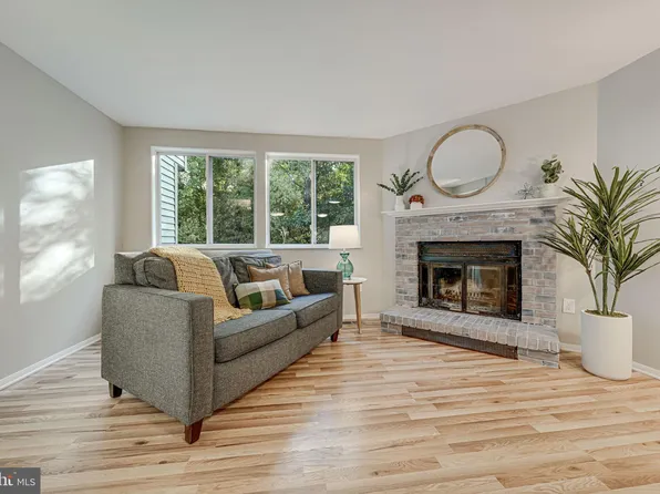 8487 Lazy Creek Ct, Springfield, VA 22153