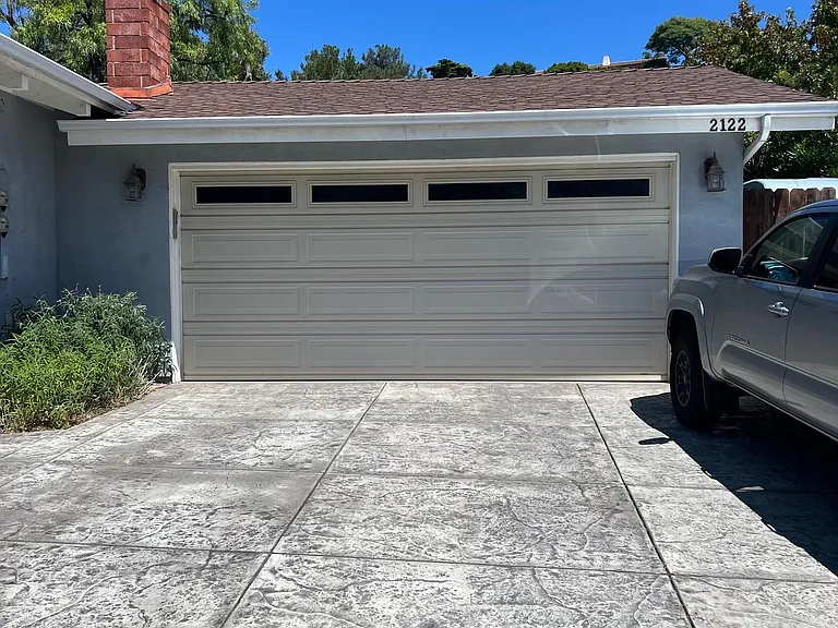 2122 Cliff Dr — Photo 2