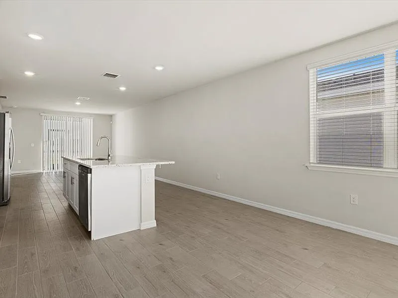 3 bed, 1583 sqft, $2,095 — Photo 4