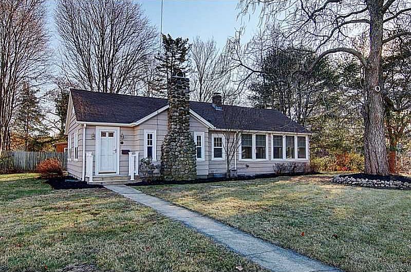 2nd image of 110 Circle Dr