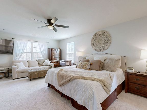 4th image of 1020 Gayron Dr