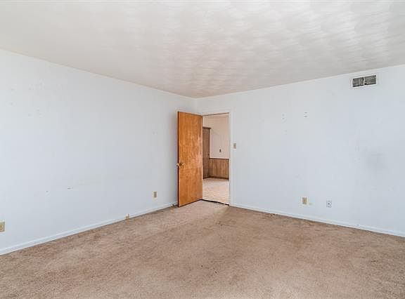 3rd image of 405 Allenwood Dr