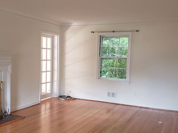 3rd image of 2394 N Quincy St