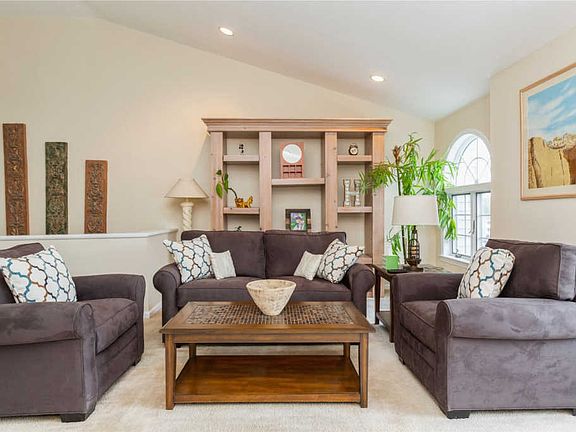 4th image of 24160 Oak Park Dr Unit B