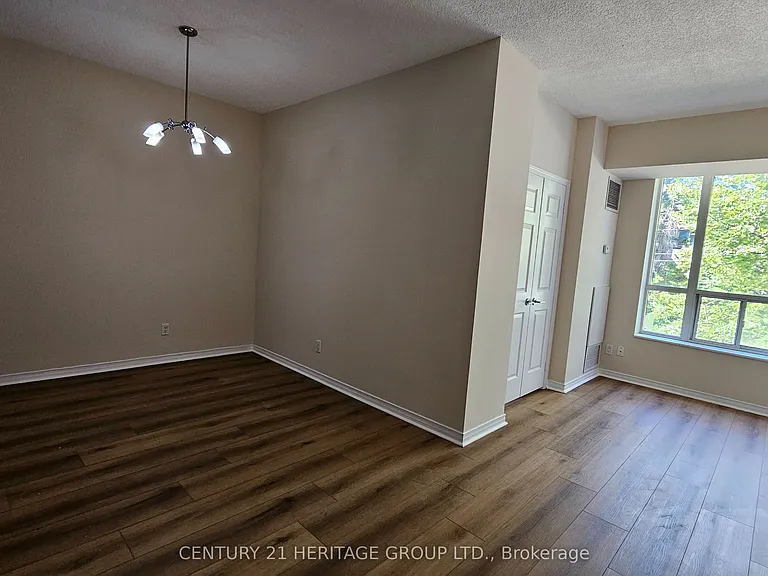 451 Rosewell Ave #202 — Photo 9
