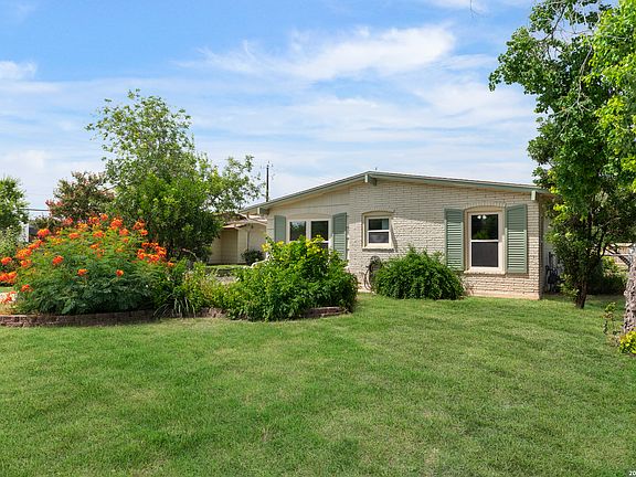3rd image of 107 SHROPSHIRE DR