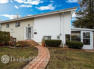 158 Pearl St, Westbury, NY 11590