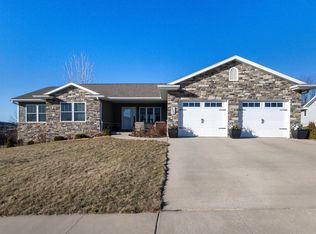 2185 Comanche Dr, Asbury, IA 52002