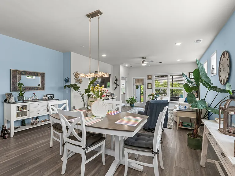 6041 Campanella St — Photo 17