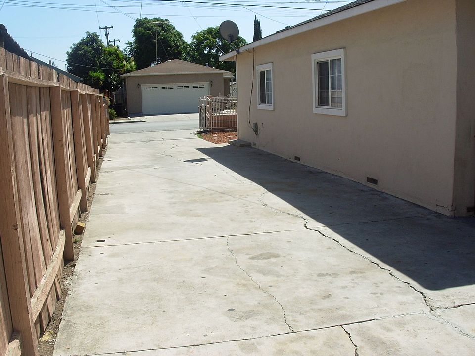 2nd image of 2409 Summer St