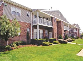 2 Briarcliff Rd #2, Westbury, NY 11590