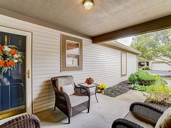 4th image of 392 Crescent Ct