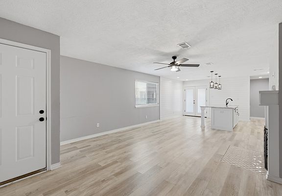 5th image of 2100 Windsor Dr APT 11