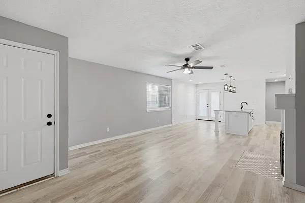 2100 Windsor Dr #11 — Photo 5