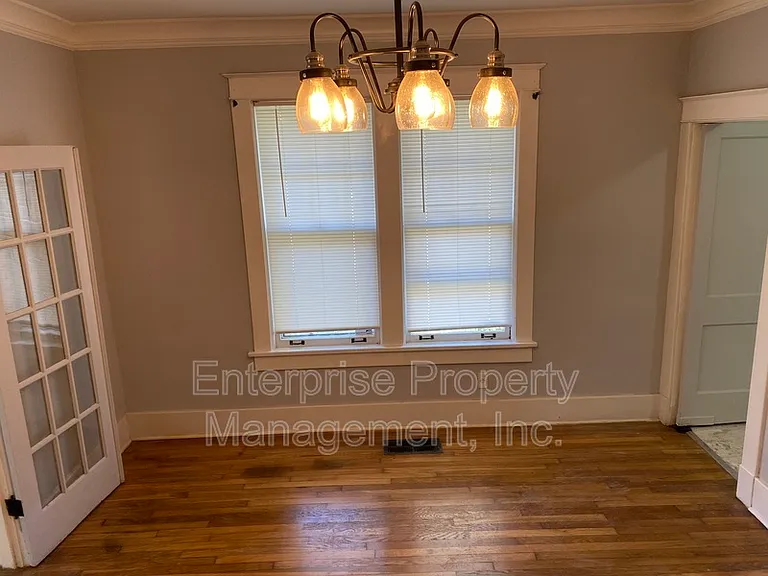 414 N Willett St — Photo 8