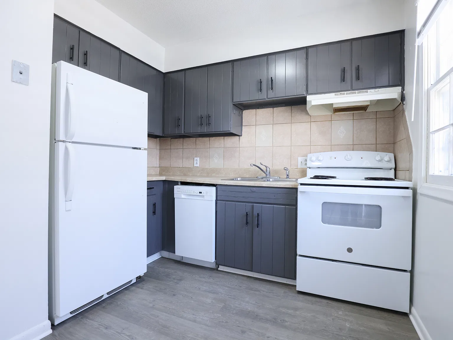 Benson Place Apartments - PGO - 4 — Photo 4