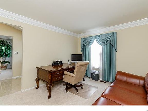 4th image of 915 Sprinters Row Dr