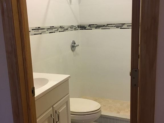 3rd image of 804 College Pl #2