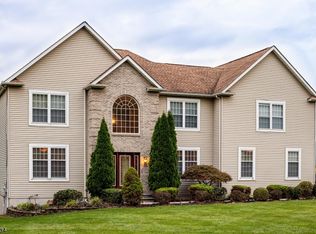 90 Good Springs Rd, Asbury, NJ 08802