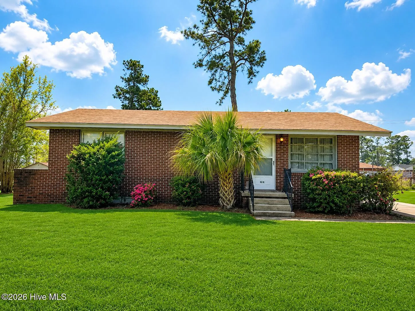 3 bed, 1.0 bath, 936 sqft, $1,500 — Photo 2