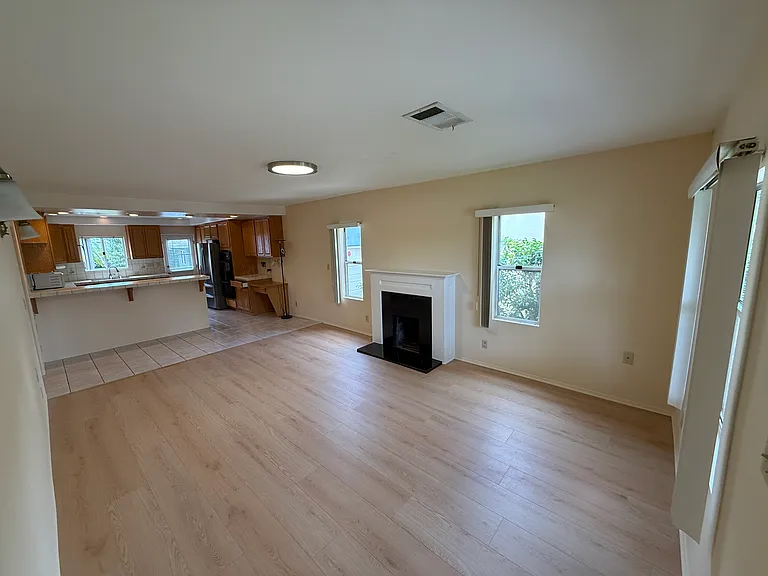 385 Eaton Dr — Photo 9