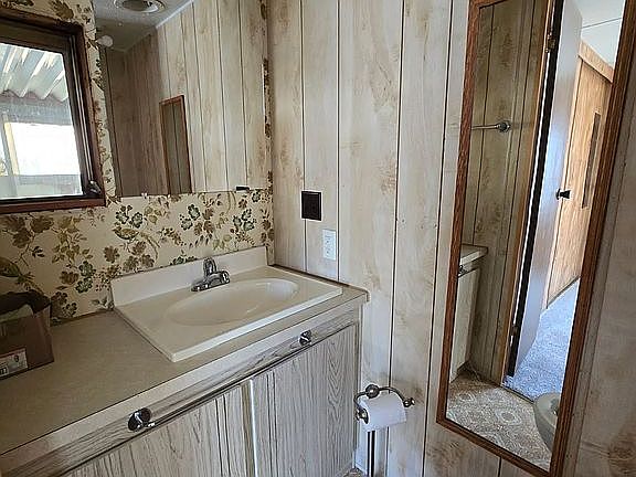 4th image of 1701 N Glenbrook Rd