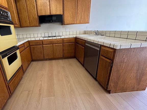 4th image of 851 Van Dyck Ct