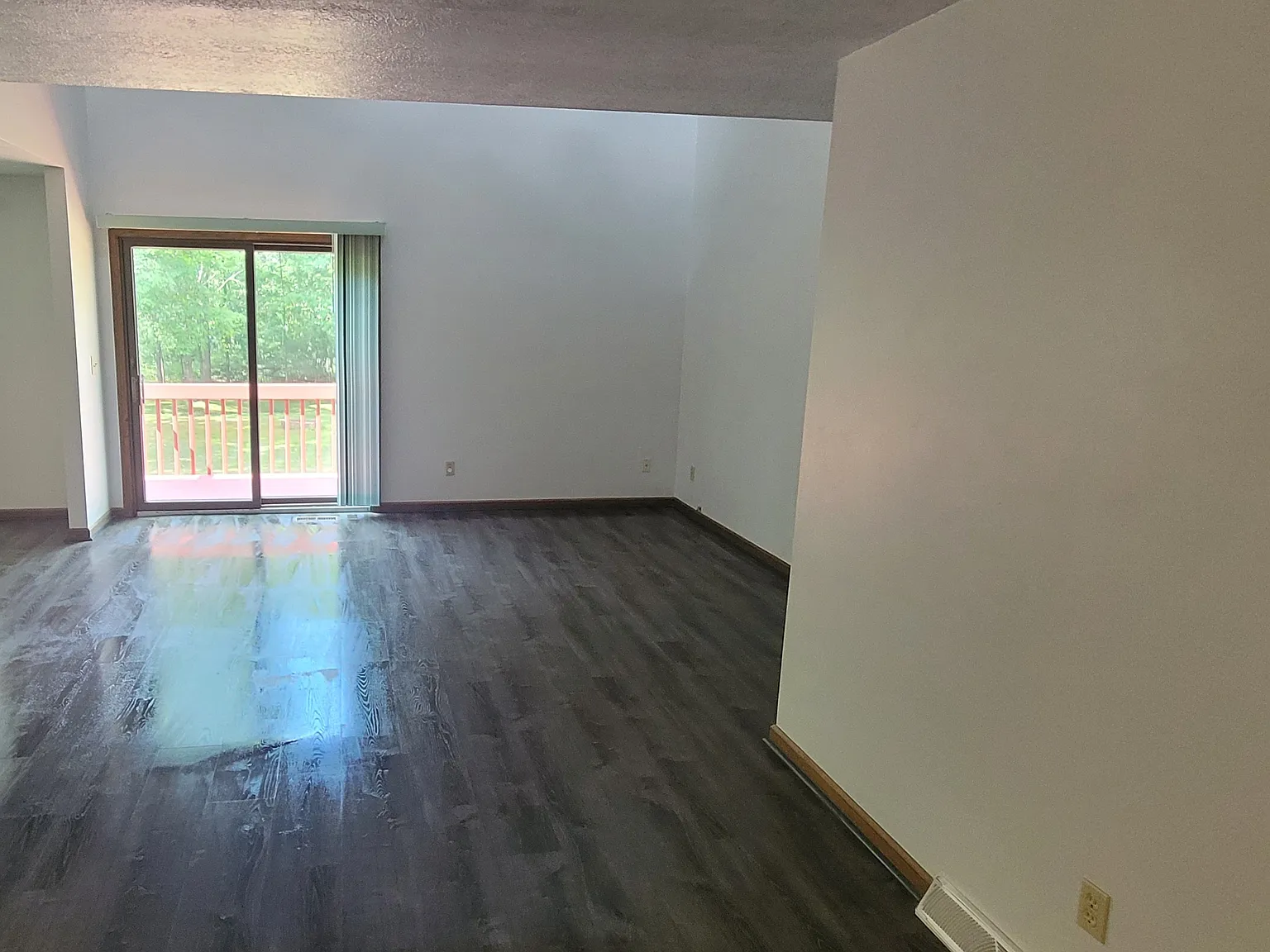 3 bed, 1.5 bath, 1920 sqft, $2,000 — Photo 4