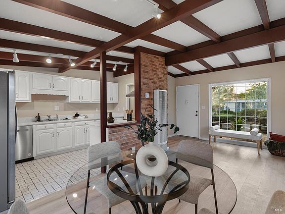 4th image of 246 Los Altos Place