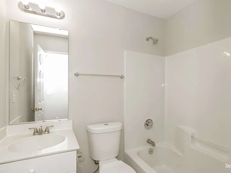104 Lenox Ln — Photo 13