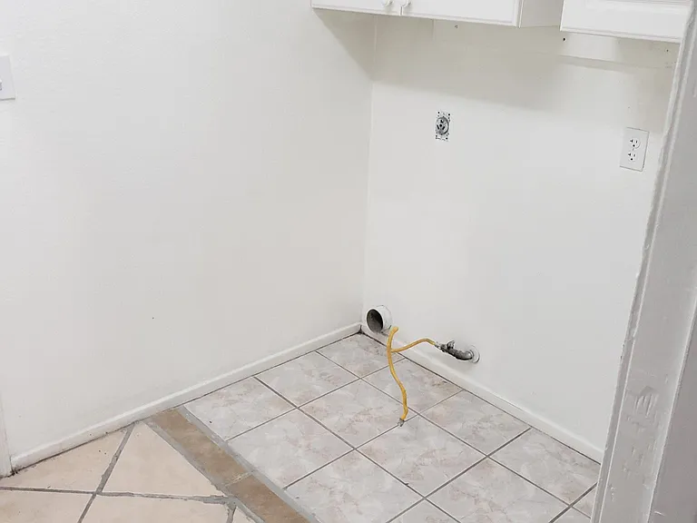 7037 Morales Cir — Photo 12