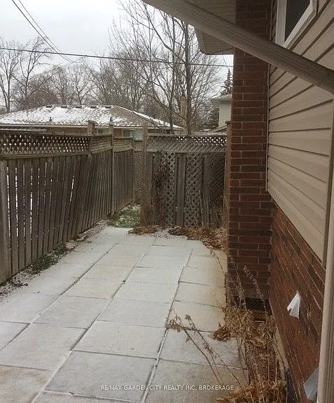 43 Dunvegan Rd #UPPER — Photo 14