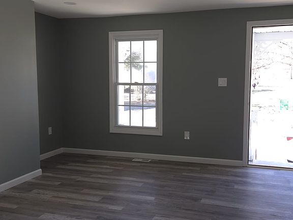 3rd image of 14-16 E Johnston St #1