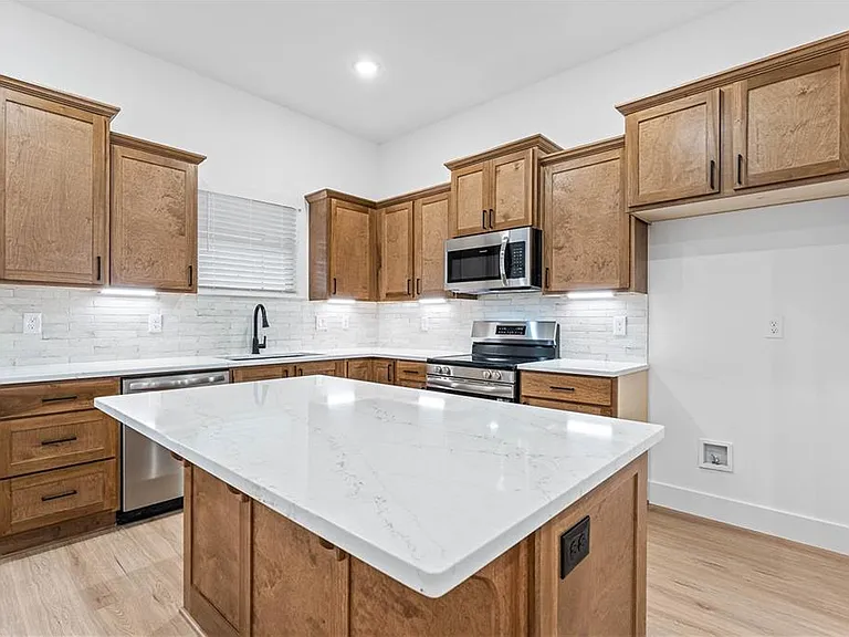 16 Celtic Dr — Photo 9