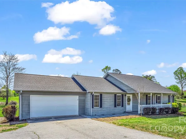 121 Blue House Rd, Hendersonville, NC 28792