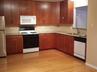 722 River Walk Dr, Wheeling, IL 60090