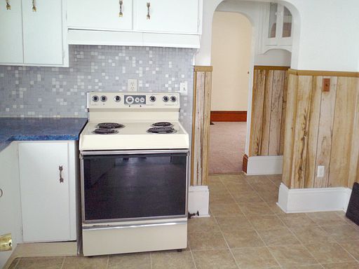 2nd image of 210 Diamond St