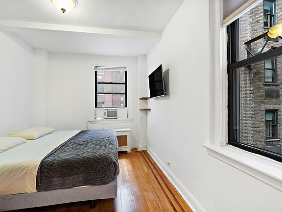 5th image of 142 E 49th St #9EE