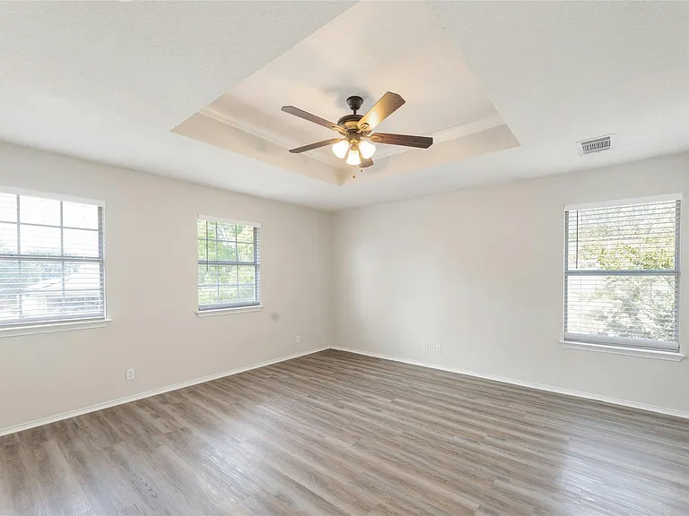 113 Matthew Dr — Photo 15